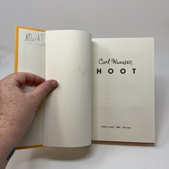 Newberry Award Book Hoot Hard Cover Novel By Carl Hiaasen - Picture 6 of 7